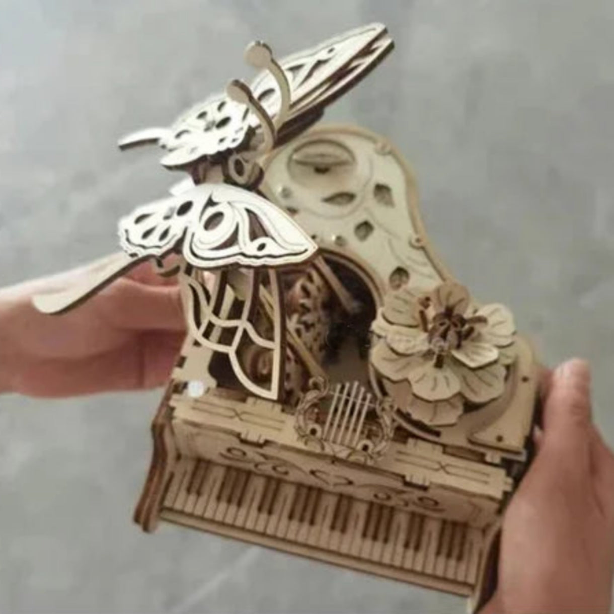 Caja de música mecánica y eléctrica de rompecabezas de madera 3D